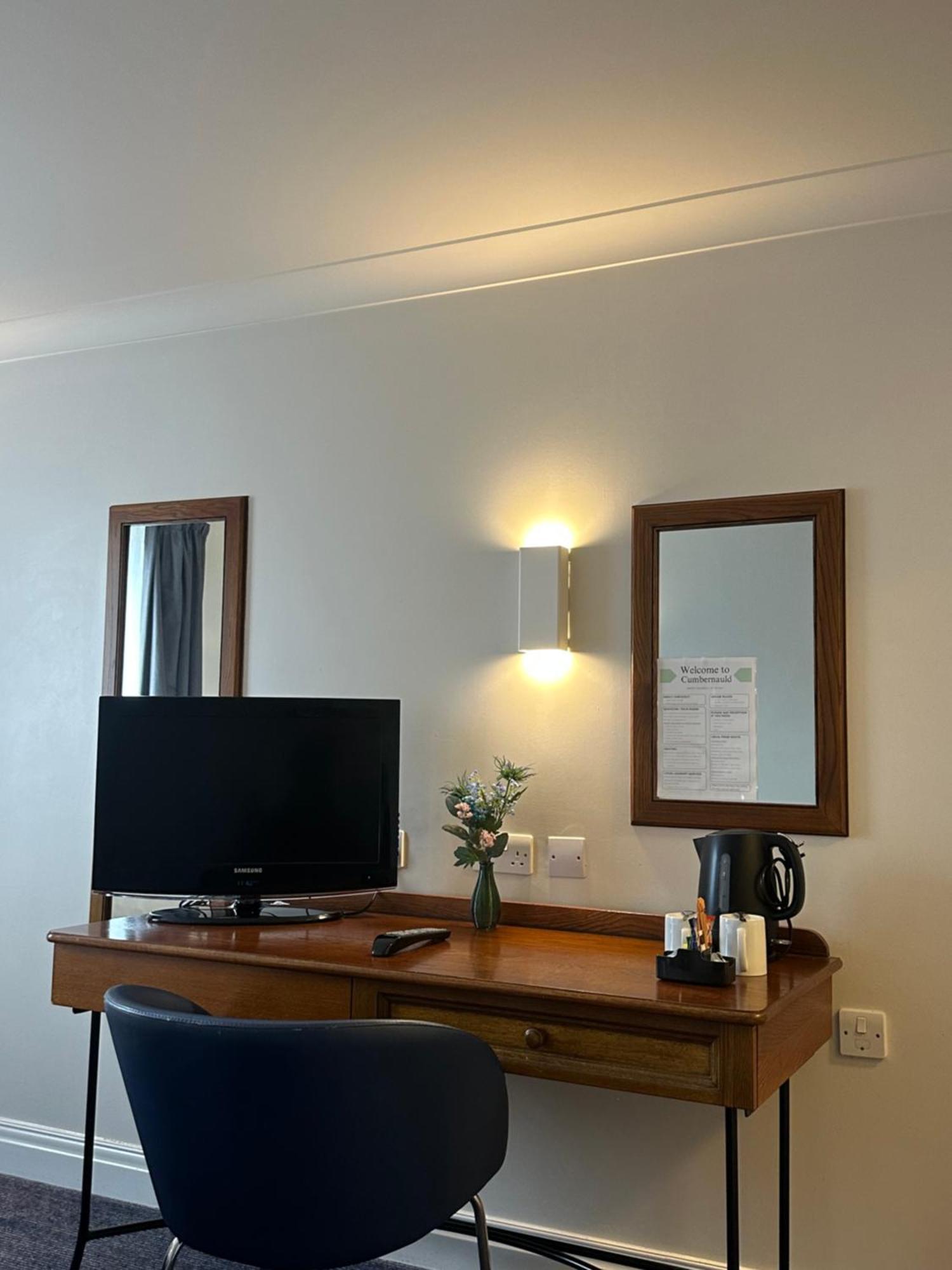 Go2 Glasgow Cumbernauld Hotel - Free Parking And Pet Friendly Exterior photo